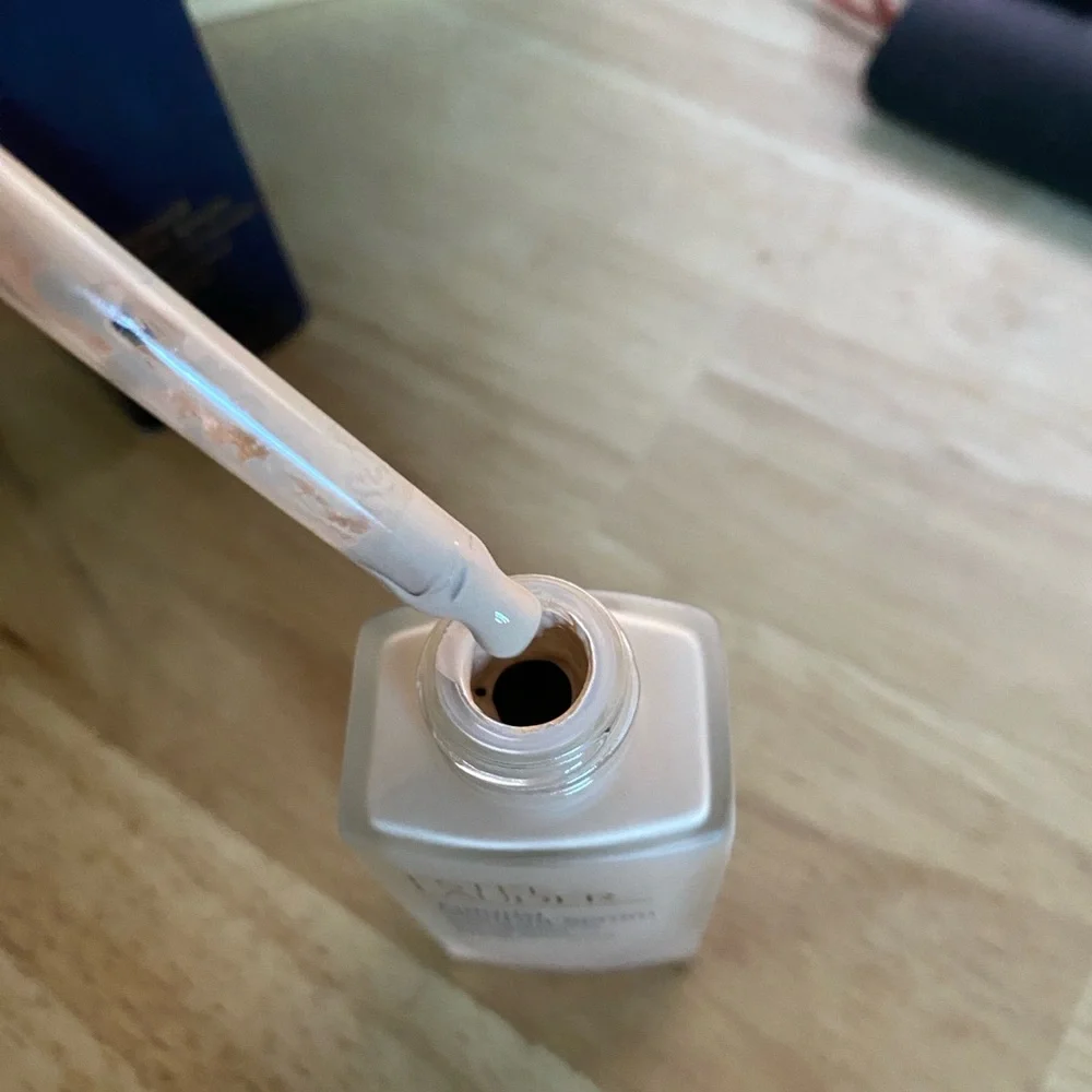 Futurist SkinTint Serum Foundation
With Botanical Oil Infusion SPF 20 Cool Bone - Picture 4 of 4